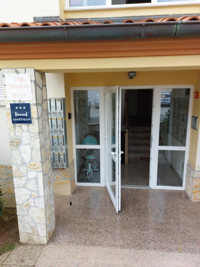 Bentley - Sea-View - 2 Bedroom Apartment Premantura Εξωτερικό φωτογραφία